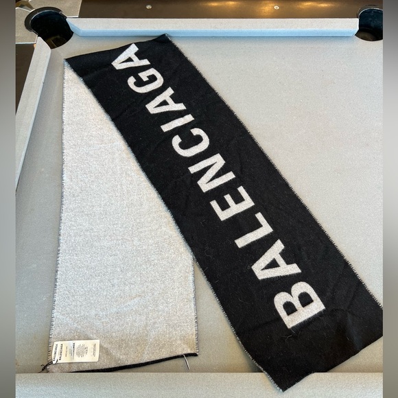 BALENCIAGA Wool Logo Scarf - Picture 3 of 5